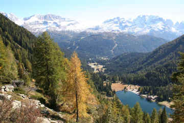 Madonna di Campiglio e il Gruppo di brenta dal lago Nambino