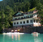 Lago Park Hotel Molveno in riva al lago di fronte alle  Dolomiti di Brenta