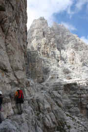 Lungo la via delle Bocchette Centrali verso le Torri degli Sfulmini